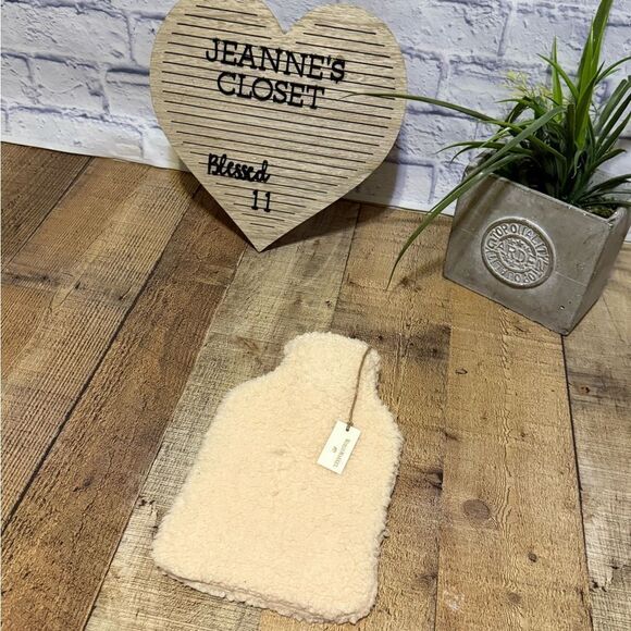 Hot water bottle with sherpa cover new! - Picture 1 of 6